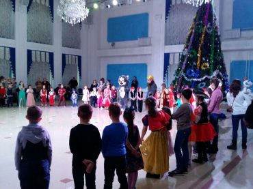 Митрополичья Рождественская елка проведена для детей в Духовно-Культурном Центре Астаны