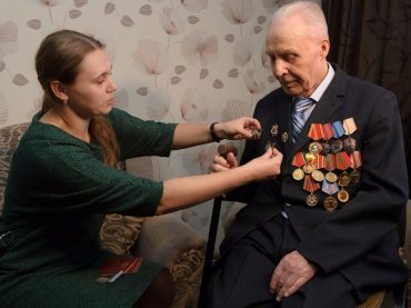 Спустя 72 года после окончания войны ветерану Владимиру Титкову вручили два ордена Красной Звезды и медаль «За отвагу»