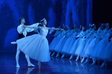 Русский балет завершил фестиваль российского искусства в Каннах
