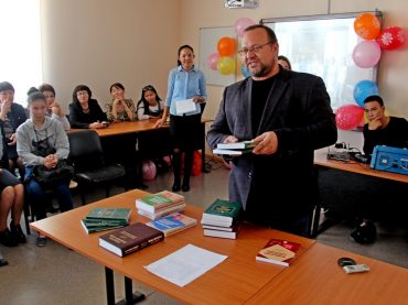 Посвящение в студенты прошло на кафедре русской филологии Атырауского университета