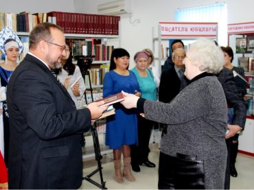 В Атырау открылась народная библиотека