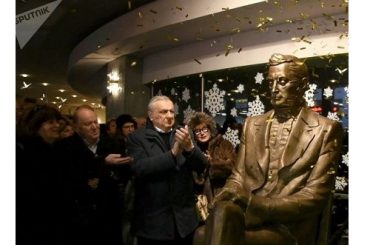 В русском театре Тбилиси открыли памятник Грибоедову