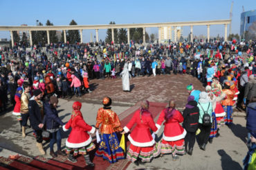 В Восточном Казахстане широко празднуют Масленицу