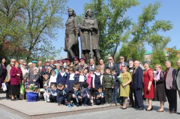 Соотечественники Уральска поздравили ветеранов с Днем Победы