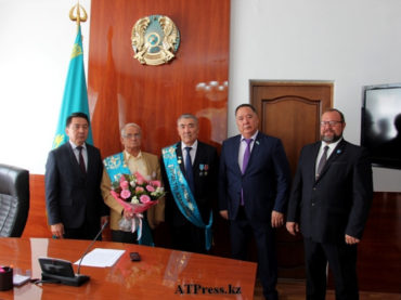 Афанасьев и Алимаканов стали почетными гражданами города Атырау