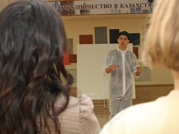 Мастер-класс и перфоманс известного казахстанского участника международных фестивалей искусств Марата Ягфарова в РЦНК