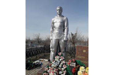 К юбилею Победы в Западном Казахстане обустраивают воинские мемориалы