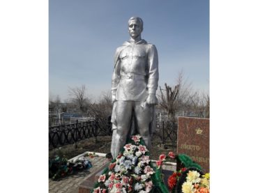 К юбилею Победы в Западном Казахстане обустраивают воинские мемориалы