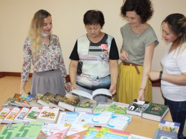 Российские книги – в дар казахстанским школам