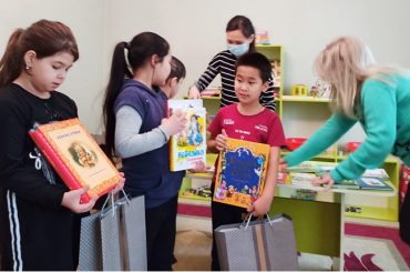 Юные жамбылцы получили от Российского центра науки и культуры в Нур-Султане прекрасный подарок – детские книги