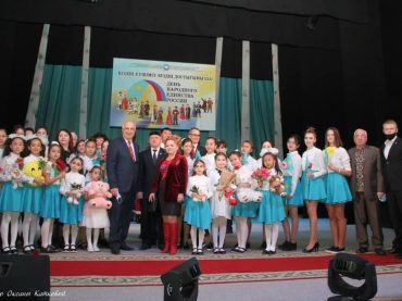 🎵 Организации российских соотечественников ярко отметили День народного единства и праздник Казанской иконы Божией Матери.