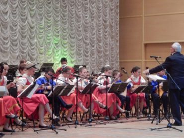 Русский баян и казахская домбра одинаково звучат в народных оркестрах