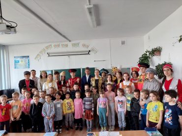 В селе Розовка, в школе провели праздник День единства народа Казахстана.