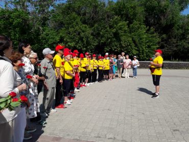 Общественные организации г. Семей 22 июня приняли участие в традиционной акции, посвященной Дню памяти и скорби.