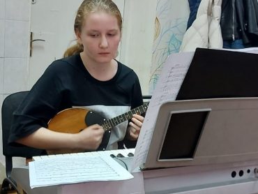 Любезнова Ульяна — солистка оркестра народных инструментов «Русские узоры»