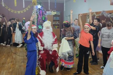 Уральск , вторая консульская елка — Казачья !