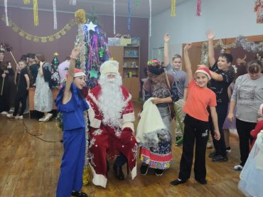 Уральск , вторая консульская елка — Казачья !