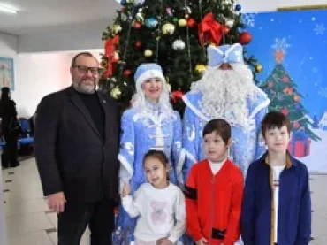 Спектакль на новогодней Ёлке собрал более сотни зрителей