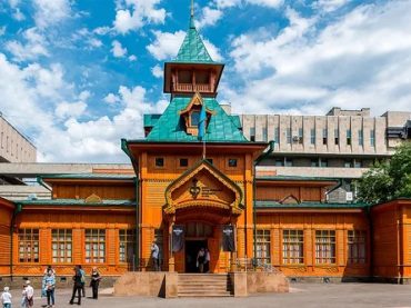 Верненские улочки: прогулка сквозь историю.