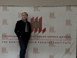 Театральный апрель