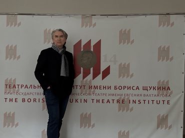 Театральный апрель