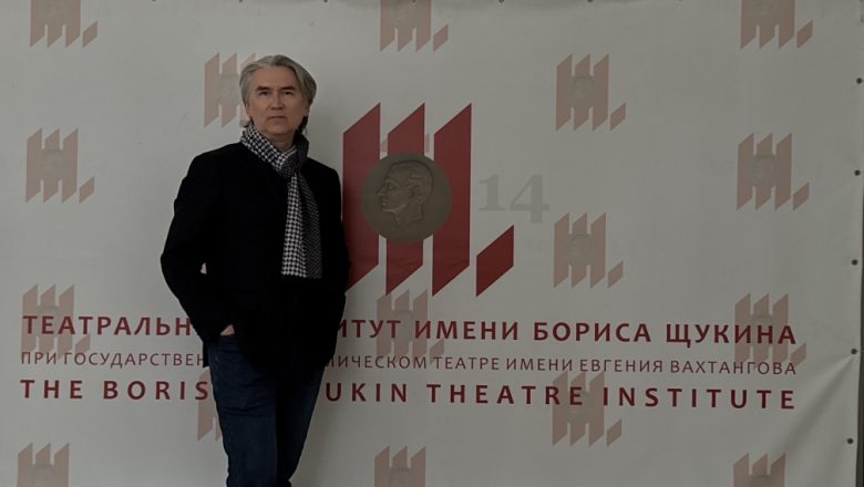 Театральный апрель